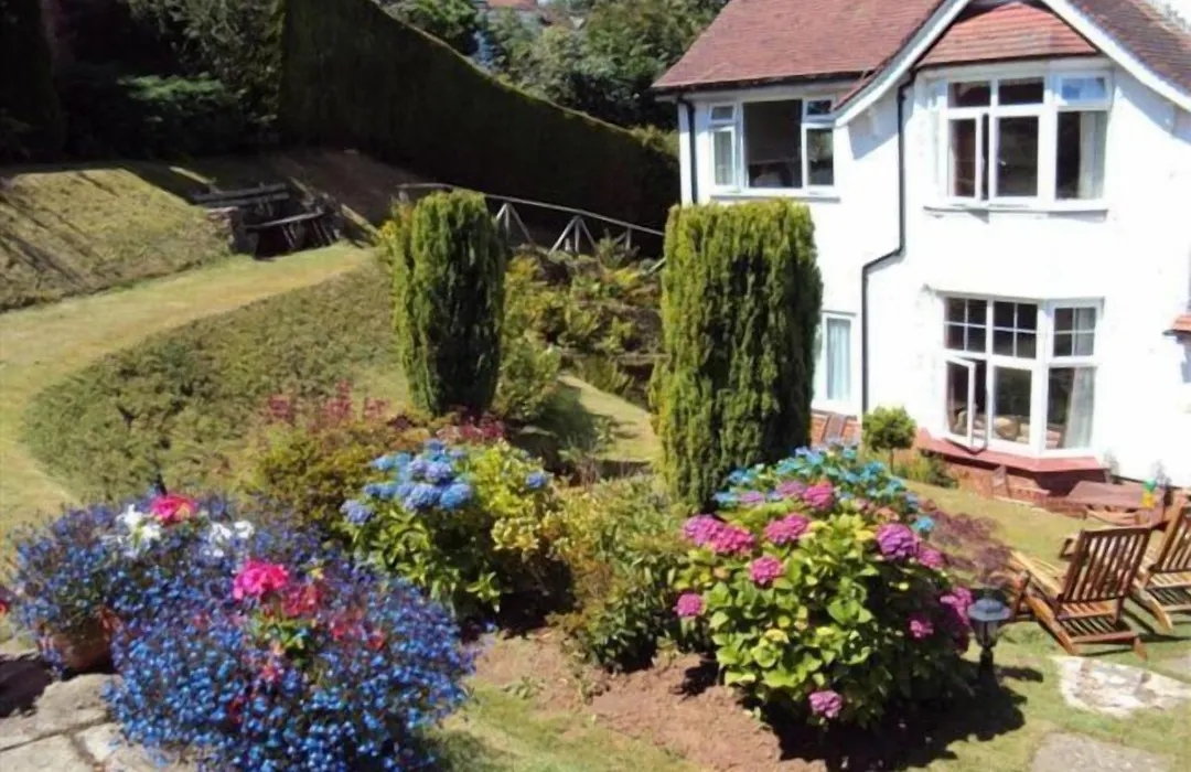 Coombe Bank Guest House-1